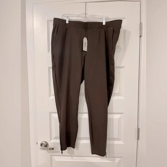 NWT Universal Standard Brown Ponte Pants with Ankle Zippers, Size L (22/24) - Picture 2 of 8
